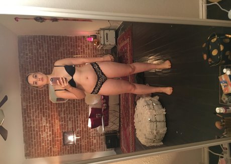 Chloe Fineman model perfekte archiv