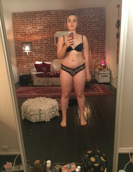 Chloe Fineman pornostar nackten foto