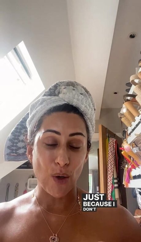 Saira Khan nackt sex archiv