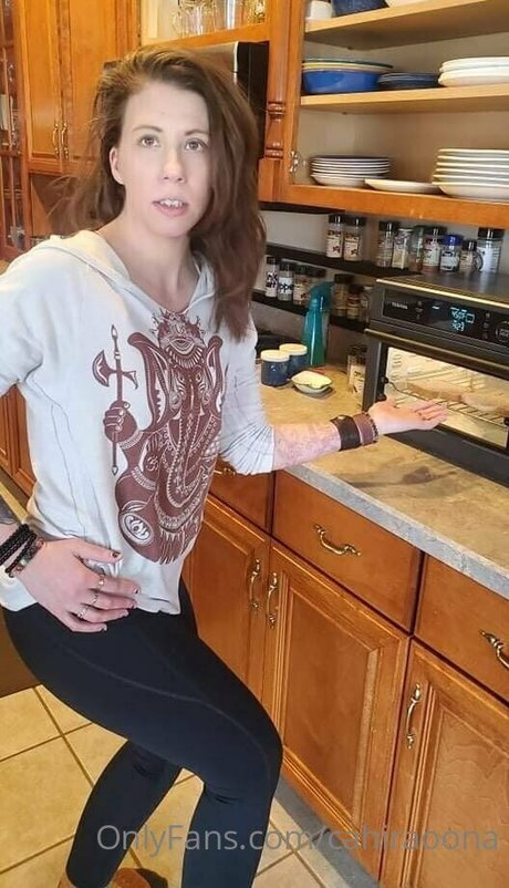 cahiraoona schauspielerin kunst galerien