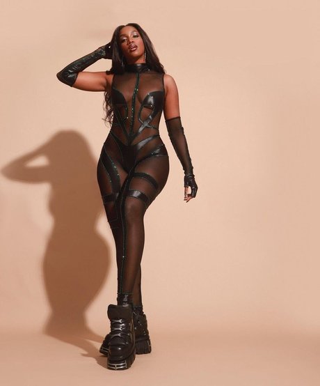 Izza Cantora nackt hd bilder