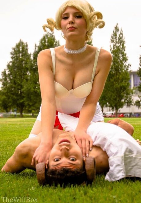 Lauren Southern sexy pornografische fotos