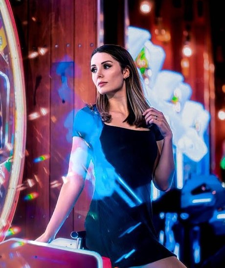 Lauren Southern nackt sexy foto