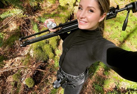 Lauren Southern freie akt galerien