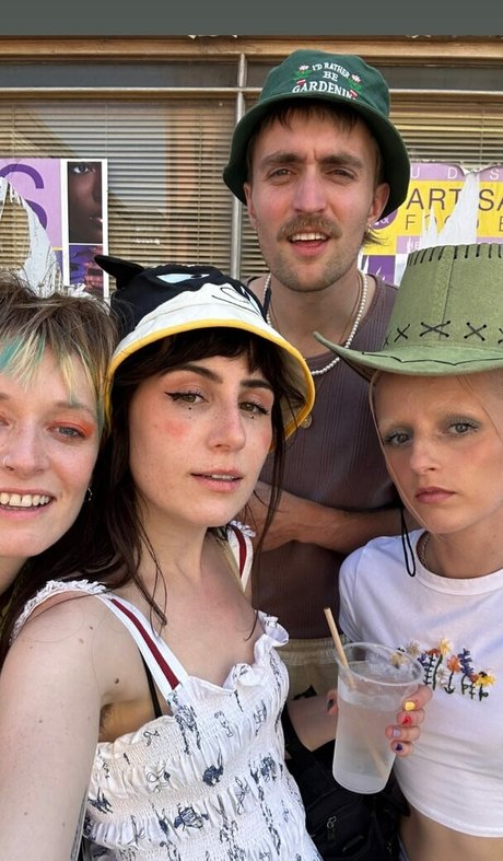 Doddleoddle pornostar kunst archiv