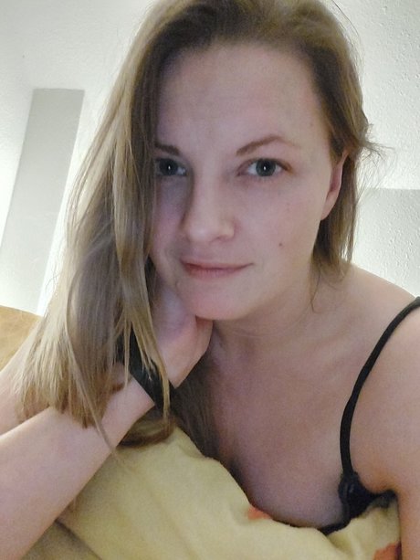 Leonore K model nackte galerie