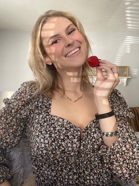 luna mika exklusive pornografische bilder