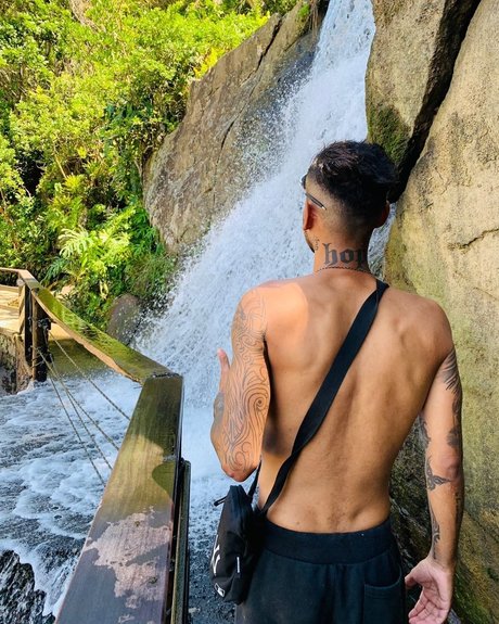 Lucianoso95 pornostar nackte galerie