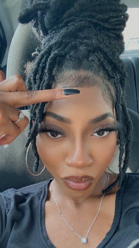 Goddess Maezy hübsche nackte galerie