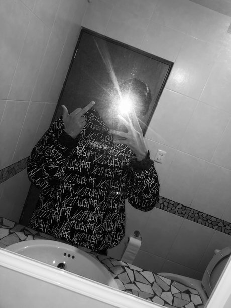 Milan Sanbra erwachsene bild