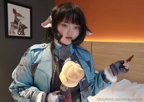 Ai SissyLunar nacktheit erwachsene foto