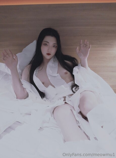 Ai SissyLunar nackt top bilder