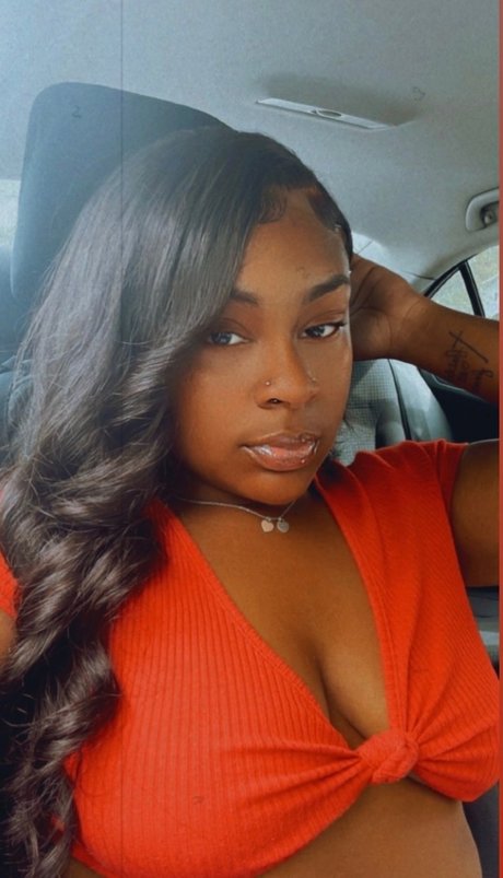 Nalani Dior porno perfekte bild