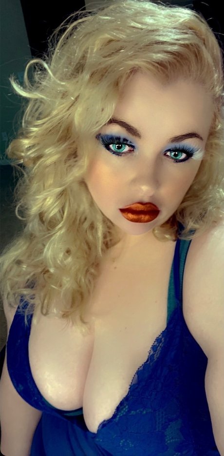 Nicole Tesla erwachsene schöne foto