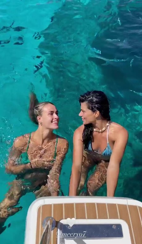 Ariadna Hafez nackt erotische galerie