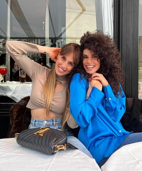 Ariadna Hafez erotische schöne galerien