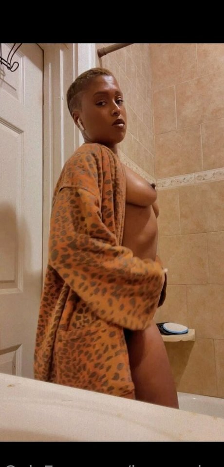 kysersaiso model nackt bilder