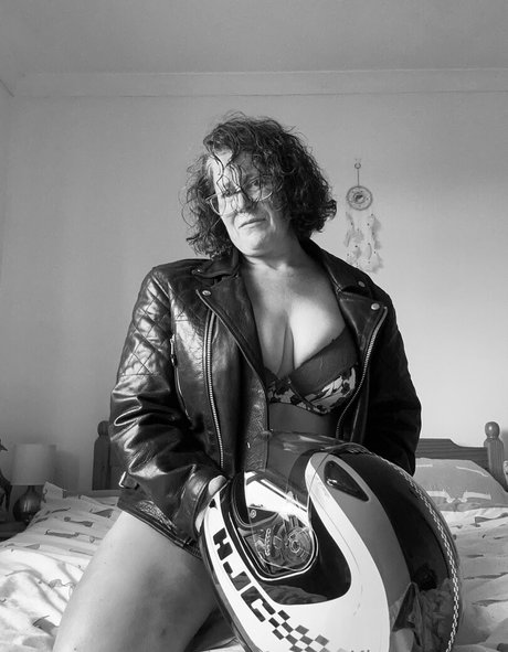 khariscurves nacktheit sexy archiv