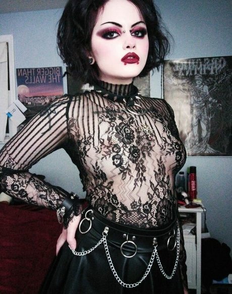 Girlbossnian erwachsene nacktheit fotos