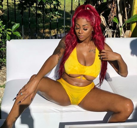 Katarra Mcduffie exklusive top bilder