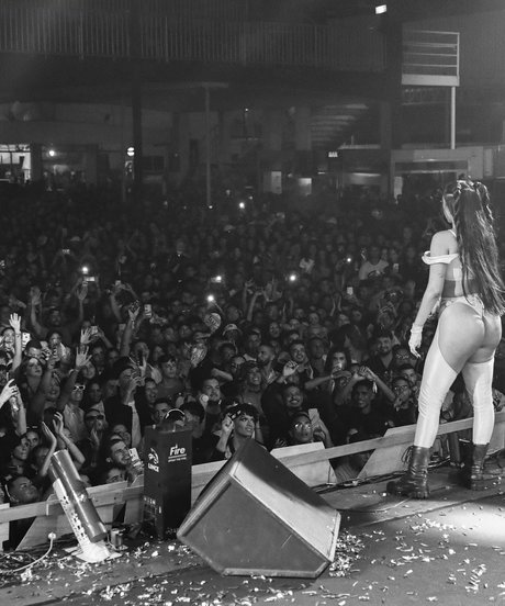 Taina Costa hübsche erwachsene bild