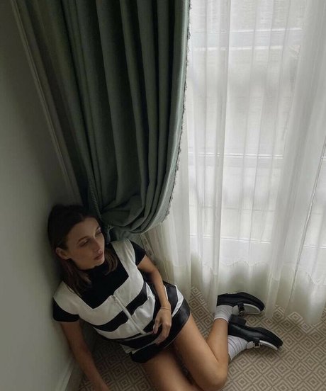 Emma Chamberlain perfekte erotische fotos