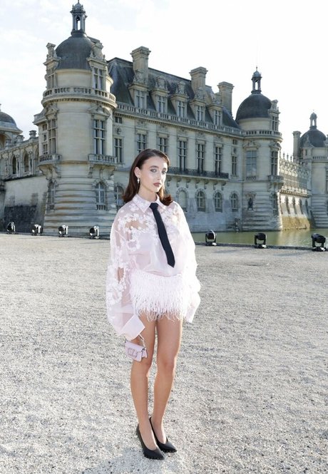 Emma Chamberlain erwachsene hd archiv