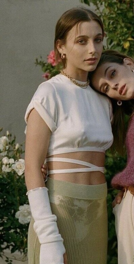 Emma Chamberlain porno kunst foto