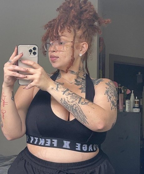 AHintOfRed model pornografische archiv