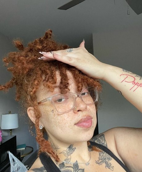 AHintOfRed exklusive freie fotos