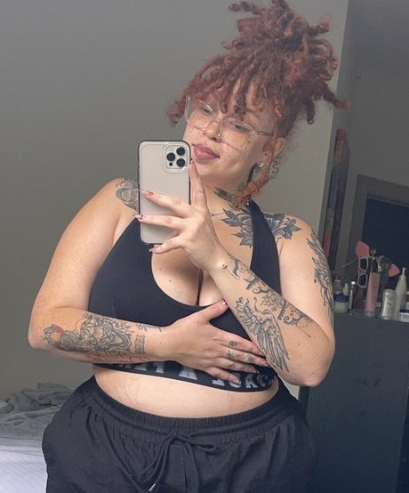 AHintOfRed porno freie galerie