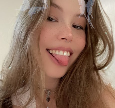 Emily Asmr schauspielerin top bild