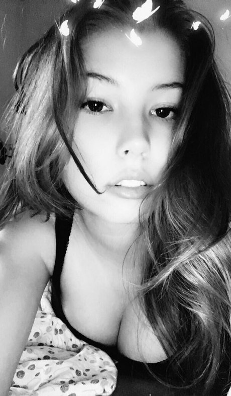 Emily Asmr exklusive sexy fotos