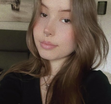 Emily Asmr exklusive sexy foto