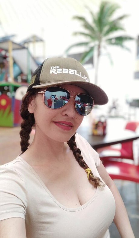 Nina Infinity freie bild