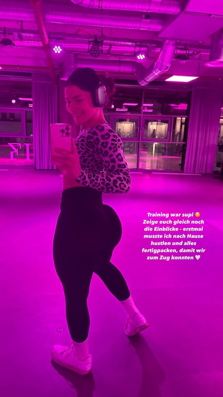 Leonie Kommoss sexy porno galerien