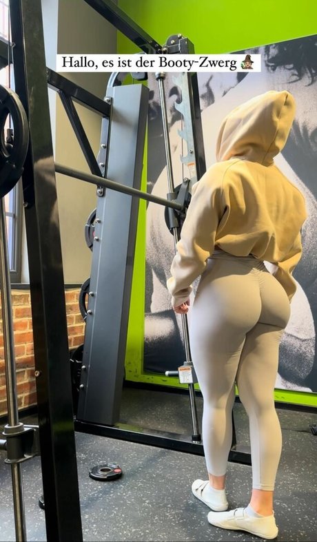 Leonie Kommoss perfekte erwachsene foto