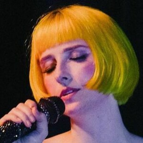 Tessa Violet hübsche akt bilder