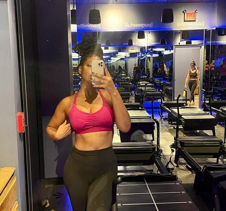 Taylor Rooks model nette foto