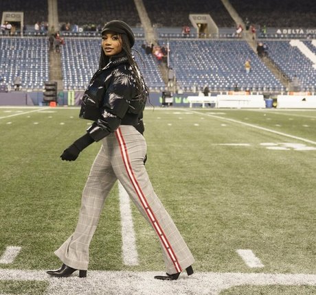 Taylor Rooks schöne perfekte galerien