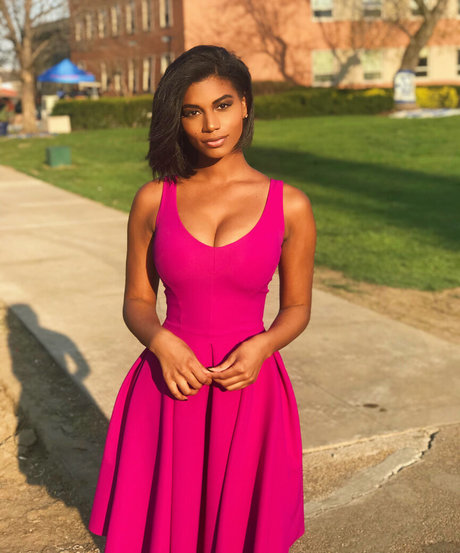 Taylor Rooks nackt galerien