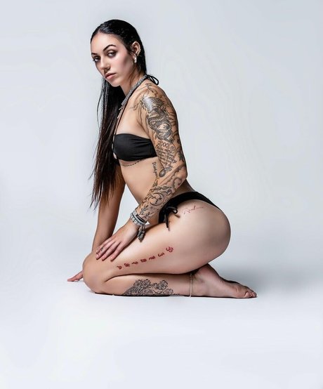 Tori Ortiz model galerien