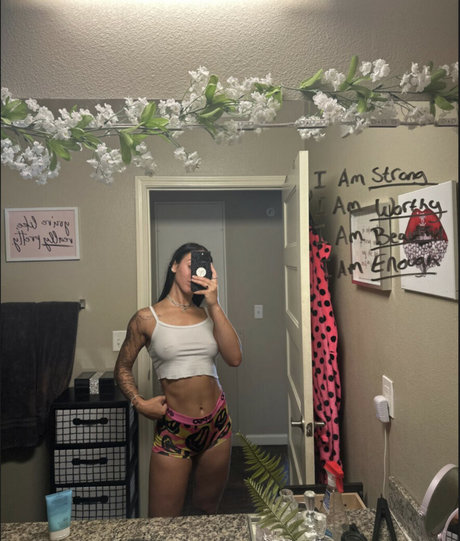 Tori Ortiz sexy pornografische galerie