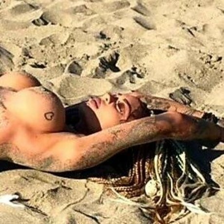 Amanda McNair exklusive akt archiv