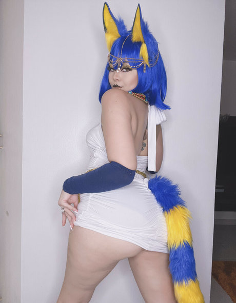 natylikespizza model hd bild