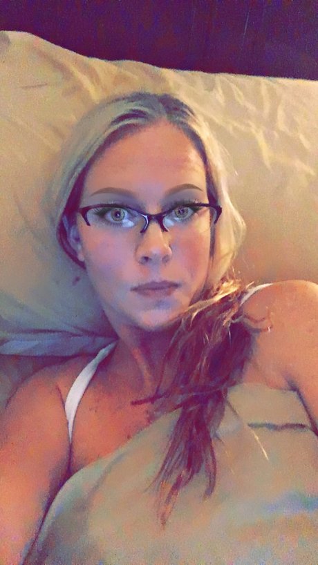 Nikki Lynx top sexy foto