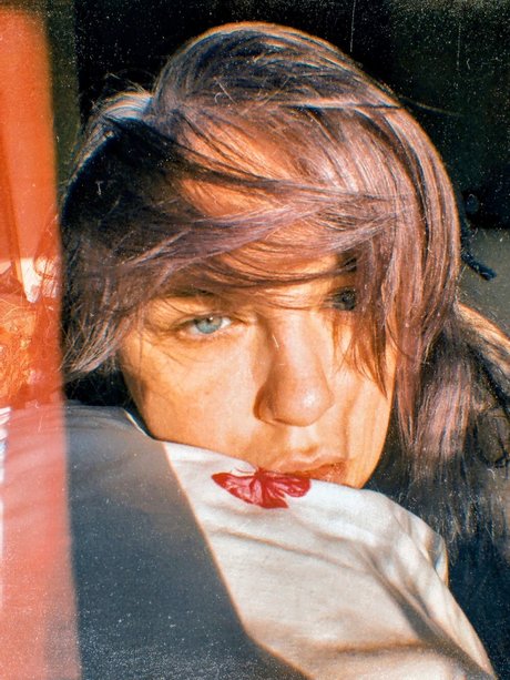 Orla Blue exklusive kostenlose bilder