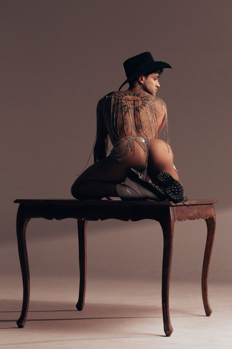 PARANOIAVIVA model heiße foto