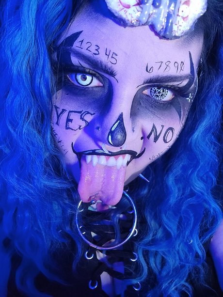 Queen Of Sin freie nackt bilder