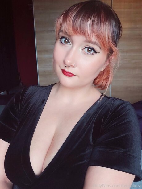 Rei Sakura erwachsene nackte fotos